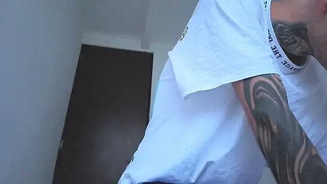 Snapshot of Saturno_v chatting on September 29, 2025, 10:53 am Saturno v online show from September 29, 2025, 10:53 am