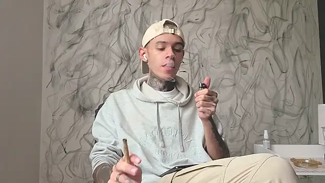 Snapshot of Saturno_v chatting on October 11, 2025, 3:32 pm Saturno v online show from October 11, 2025, 3:32 pm