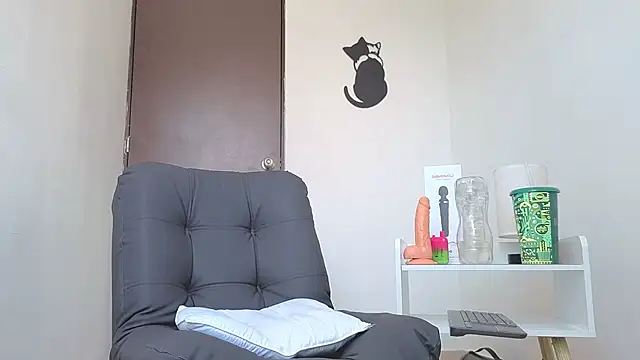 Snapshot of Saturno_v chatting on October 24, 2025, 2:35 pm Saturno v online show from October 24, 2025, 2:35 pm