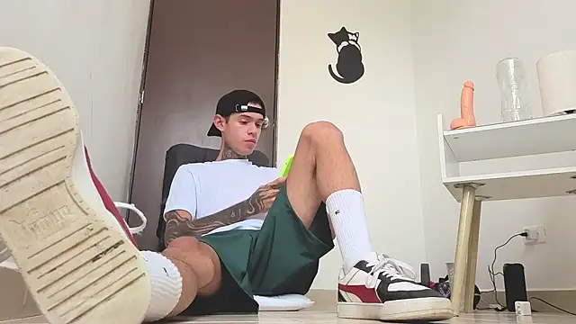 Snapshot of Saturno_v chatting on November 6, 2025, 11:11 am Saturno v online show from November 6, 2025, 11:11 am