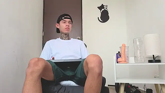 Snapshot of Saturno_v chatting on November 9, 2025, 6:23 am Saturno v online show from November 9, 2025, 6:23 am