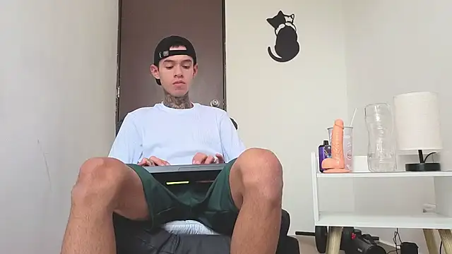 Snapshot of Saturno_v chatting on November 13, 2025, 10:36 am Saturno v online show from November 13, 2025, 10:36 am