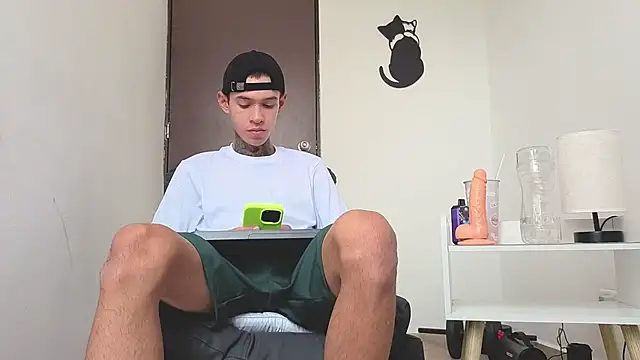 Snapshot of Saturno_v chatting on November 18, 2025, 10:41 am Saturno v online show from November 18, 2025, 10:41 am