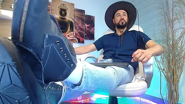 Snapshot of alessandro_wye chatting on March 17, 2025, 9:33 am alessandro wye online show from March 17, 2025, 9:33 am