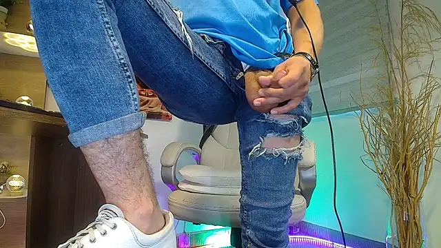 Snapshot of alessandro_wye chatting on March 19, 2025, 12:34 pm alessandro wye online show from March 19, 2025, 12:34 pm