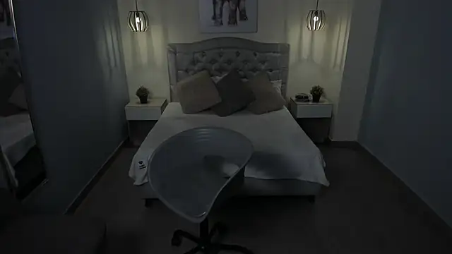 escarleth   online show from October 21, 2025, 1:56 pm