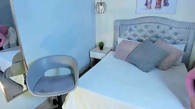 escarleth   online show from February 2, 2026, 2:05 pm