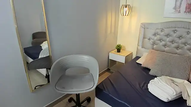 Snapshot of escarleth__ chatting on June 16, 2026, 2:19 pm escarleth online show from June 16, 2026, 2:19 pm