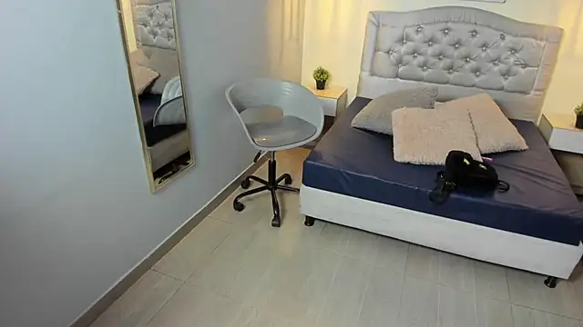 escarleth   online show from June 26, 2026, 1:59 pm