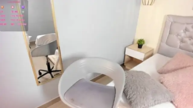 escarleth   online show from July 7, 2026, 1:59 pm