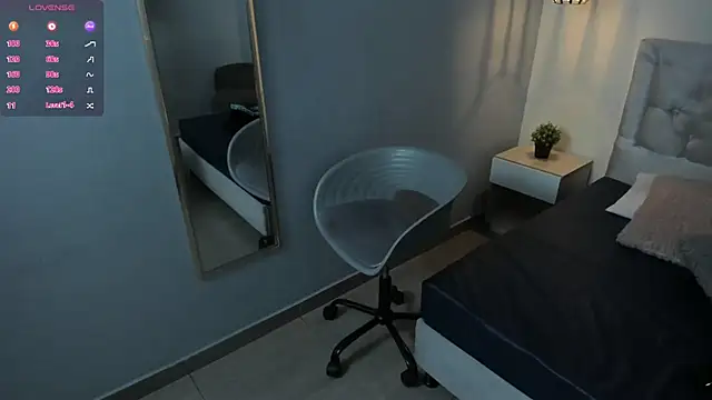escarleth   online show from July 18, 2026, 1:48 pm