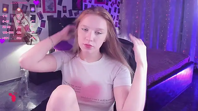 Snapshot of KarambaMoon chatting on October 23, 2025, 8:51 pm KarambaMoon online show from October 23, 2025, 8:51 pm