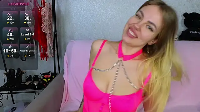 Snapshot of EmilyRobbie chatting on February 7, 2025, 9:04 pm EmilyRobbie online show from February 7, 2025, 9:04 pm