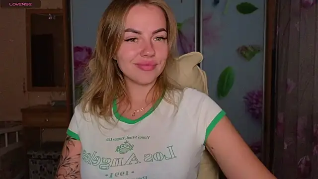 EmilyRobbie online show from October 26, 2025, 6:25 pm