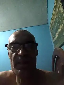 hugosafado333 online show from December 7, 2024, 6:43 am