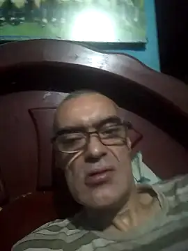 hugosafado333 online show from December 16, 2024, 9:31 pm