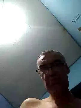 hugosafado333 online show from January 14, 2025, 1:15 am