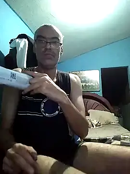 hugosafado333 online show from February 28, 2025, 3:37 am