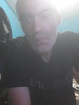 hugosafado333 online show from September 18, 2025, 3:19 am