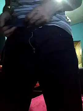 hugosafado333 online show from September 24, 2025, 3:32 am