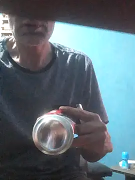 hugosafado333 online show from October 4, 2025, 4:32 am