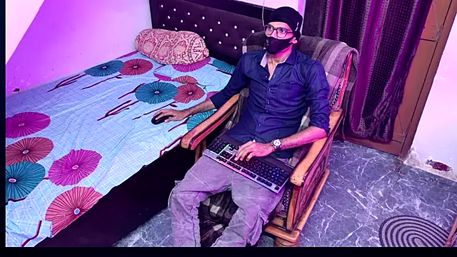 Snapshot of Habibi_big_b chatting on September 20, 2025, 5:36 pm Habibi big b online show from September 20, 2025, 5:36 pm