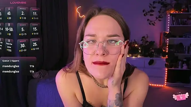 Snapshot of ami_amour_ chatting on December 14, 2024, 9:13 pm ami amour online show from December 14, 2024, 9:13 pm