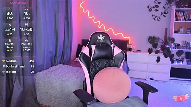 Snapshot of ami_amour_ chatting on February 20, 2025, 7:19 pm ami amour online show from February 20, 2025, 7:19 pm