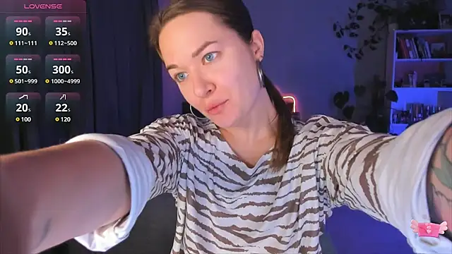 Snapshot of ami_amour_ chatting on February 24, 2025, 8:03 pm ami amour online show from February 24, 2025, 8:03 pm