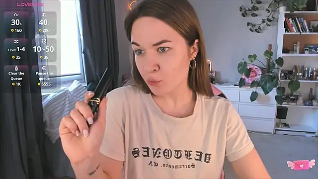 Snapshot of ami_amour_ chatting on March 4, 2025, 2:10 pm ami amour online show from March 4, 2025, 2:10 pm