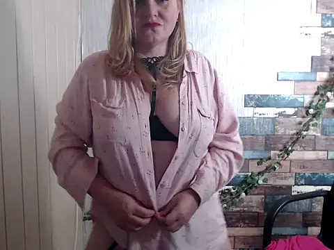 DaniellaKiss online show from October 2, 2025, 6:59 pm