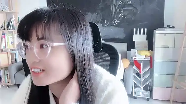 Snapshot of Honey-cici chatting on December 15, 2025, 8:40 am Honey-cici online show from December 15, 2025, 8:40 am