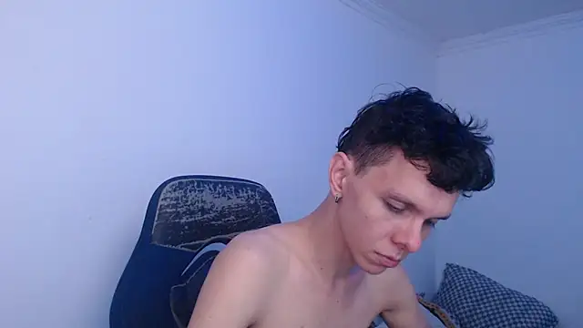 bryamado69 online show from June 14, 2026, 7:54 am