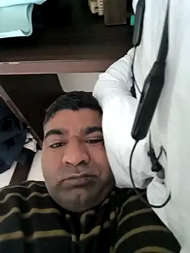 Snapshot of Gururonny07 chatting on December 30, 2024, 2:53 am Gururonny07 online show from December 30, 2024, 2:53 am