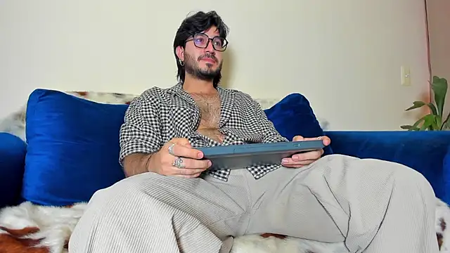 Ackerman Eren  online show from January 30, 2025, 6:54 pm