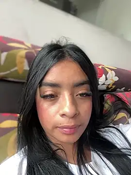 Laura fernandezII online show from February 7, 2025, 5:40 pm