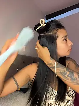 Laura fernandezII online show from December 2, 2025, 7:42 pm