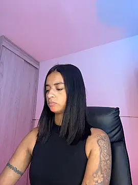 Laura fernandezII online show from April 28, 2026, 6:46 pm