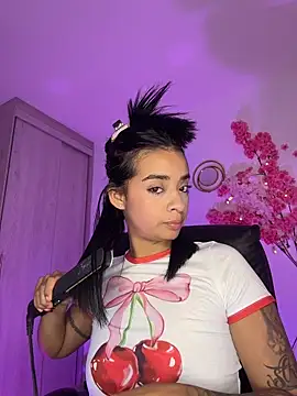 Laura fernandezII online show from May 16, 2026, 2:52 am