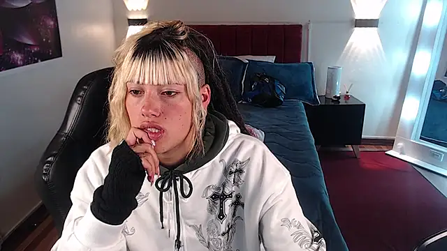  sharlotte777 online show from February 12, 2025, 4:11 pm