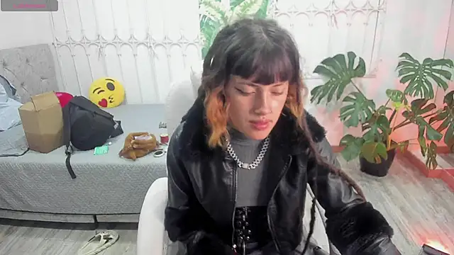  sharlotte777 online show from December 2, 2025, 2:01 pm