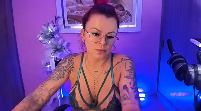 Snapshot of KAROL_MILF chatting on February 1, 2025, 11:16 pm KAROL MILF online show from February 1, 2025, 11:16 pm