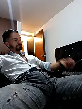 Snapshot of MAXIMUS_MASTE3 chatting on February 13, 2025, 2:45 am MAXIMUS MASTE3 online show from February 13, 2025, 2:45 am