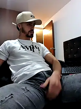 Snapshot of MAXIMUS_MASTE3 chatting on February 16, 2025, 12:19 am MAXIMUS MASTE3 online show from February 16, 2025, 12:19 am