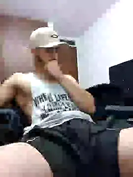 Snapshot of MAXIMUS_MASTE3 chatting on February 17, 2025, 4:20 am MAXIMUS MASTE3 online show from February 17, 2025, 4:20 am