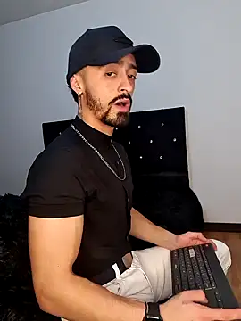 Snapshot of MAXIMUS_MASTE3 chatting on February 19, 2025, 2:12 am MAXIMUS MASTE3 online show from February 19, 2025, 2:12 am