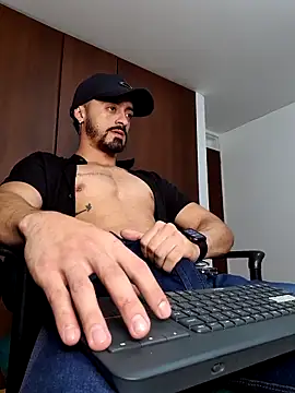 Snapshot of MAXIMUS_MASTE3 chatting on March 7, 2025, 9:27 pm MAXIMUS MASTE3 online show from March 7, 2025, 9:27 pm