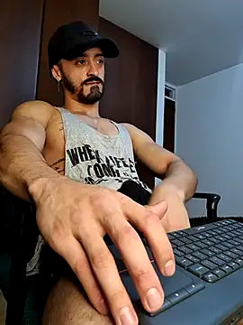 Snapshot of MAXIMUS_MASTE3 chatting on March 8, 2025, 3:17 am MAXIMUS MASTE3 online show from March 8, 2025, 3:17 am