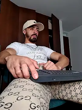 Snapshot of MAXIMUS_MASTE3 chatting on March 18, 2025, 6:03 am MAXIMUS MASTE3 online show from March 18, 2025, 6:03 am