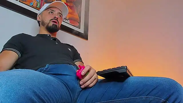 Snapshot of MAXIMUS_MASTE3 chatting on September 21, 2025, 8:43 pm MAXIMUS MASTE3 online show from September 21, 2025, 8:43 pm